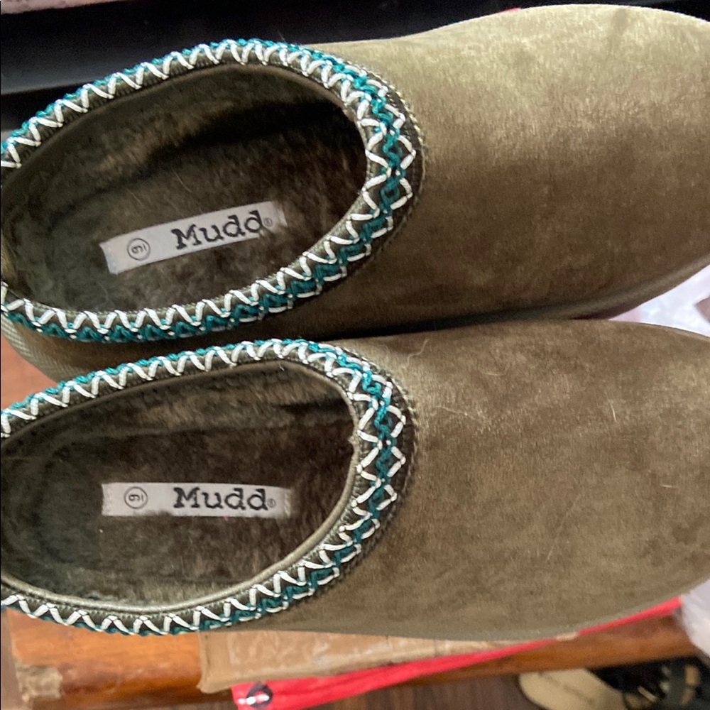 New!! Mudd Olive Green Slip-On Shoes 9